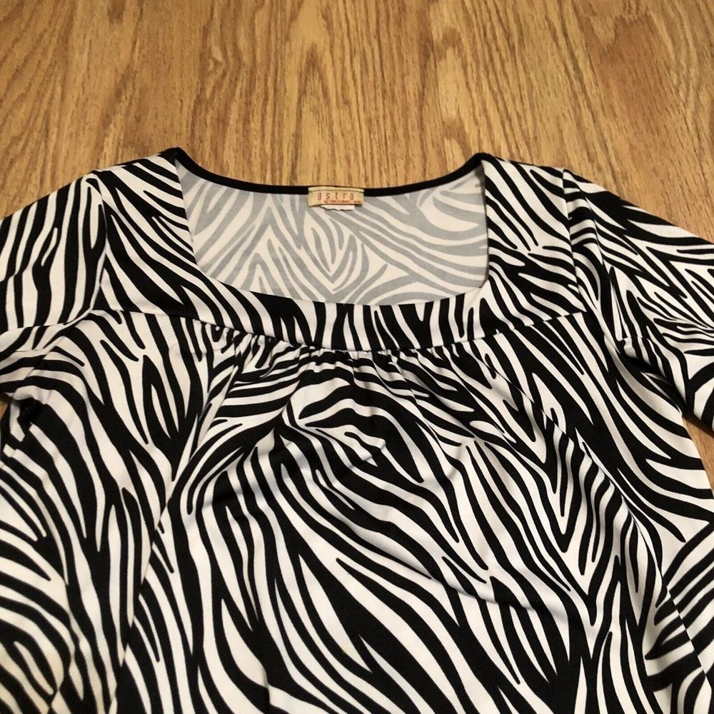 Astra by cres song usa long tunic top animal print square neck Quarter Sleeve - Picture 3 of 9
